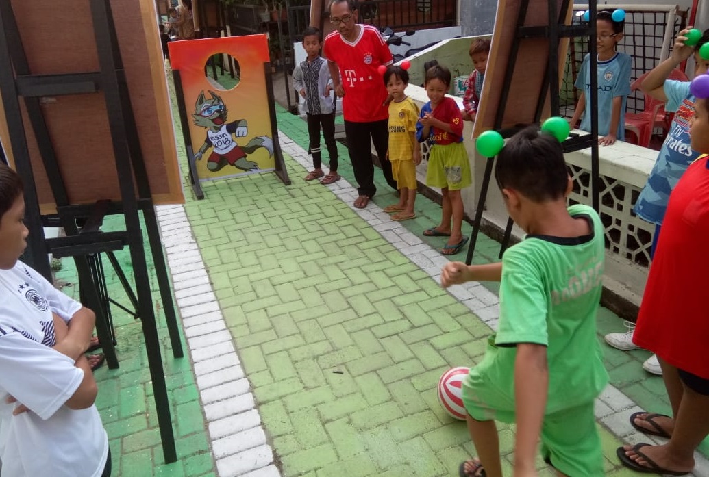 Anak-anak bermain di Kampung Piala Dunia 2018. (serat.id/ dokumen panitia)