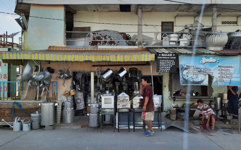 Suasana di sentra industri logam di Jalan Barito Semarang Timur, Rabu, 16 Juni 2021. (Serat.id/Muhammad Taufiqurrohman)