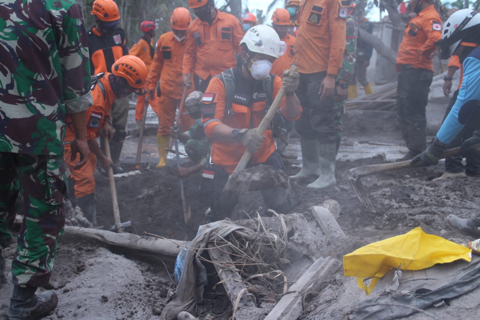 Relawan Letusan gunung Semeru