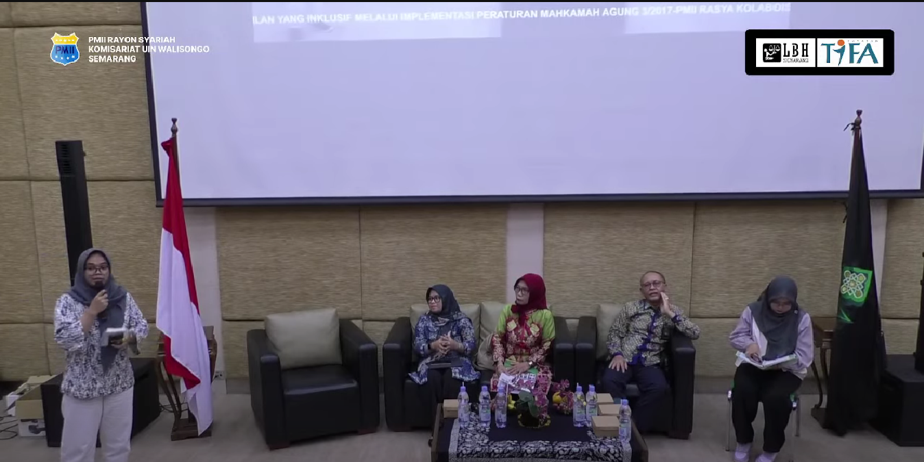 Diskusi yang digelar LBH Semarang, bekerja sama dengan PMII Rayon Sayriah UIN Walisongo dan Tim Kerja Peringatan 16 HAKTP & Hari HAM bertema “Mewujudkan Pengadilan yang Inklusif melalui Implementasi Peraturan Mahkamah Agung No 3 Tahun 2017”, di UIN Walisongo Semarang, Jumat, 8 Desember 2023.
