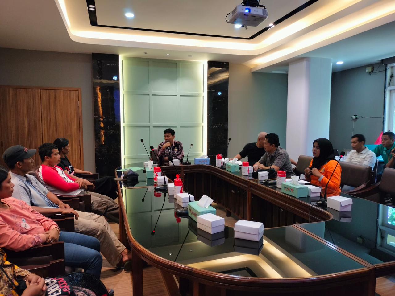 Audiensi JM-PPK(Jaringan Masyarakat Peduli Pegunungan Kendeng) dengan Pemerintah Rembang.