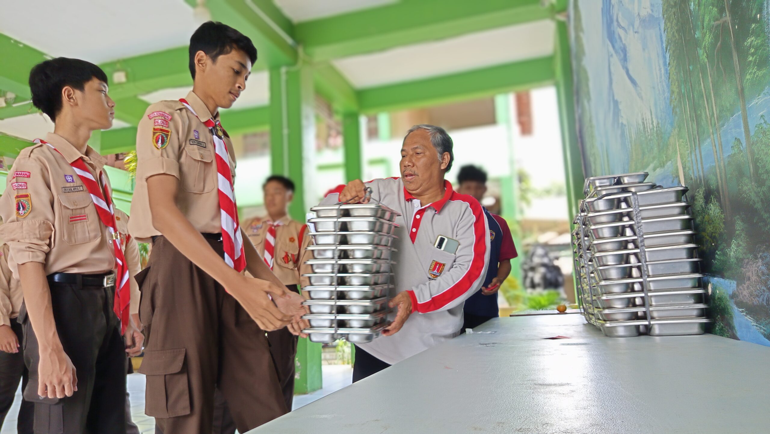 Pembagian MBG di SMP 12 Semarang, Jumat 7 Februari 2025 (Dokumentasi Serat.id)