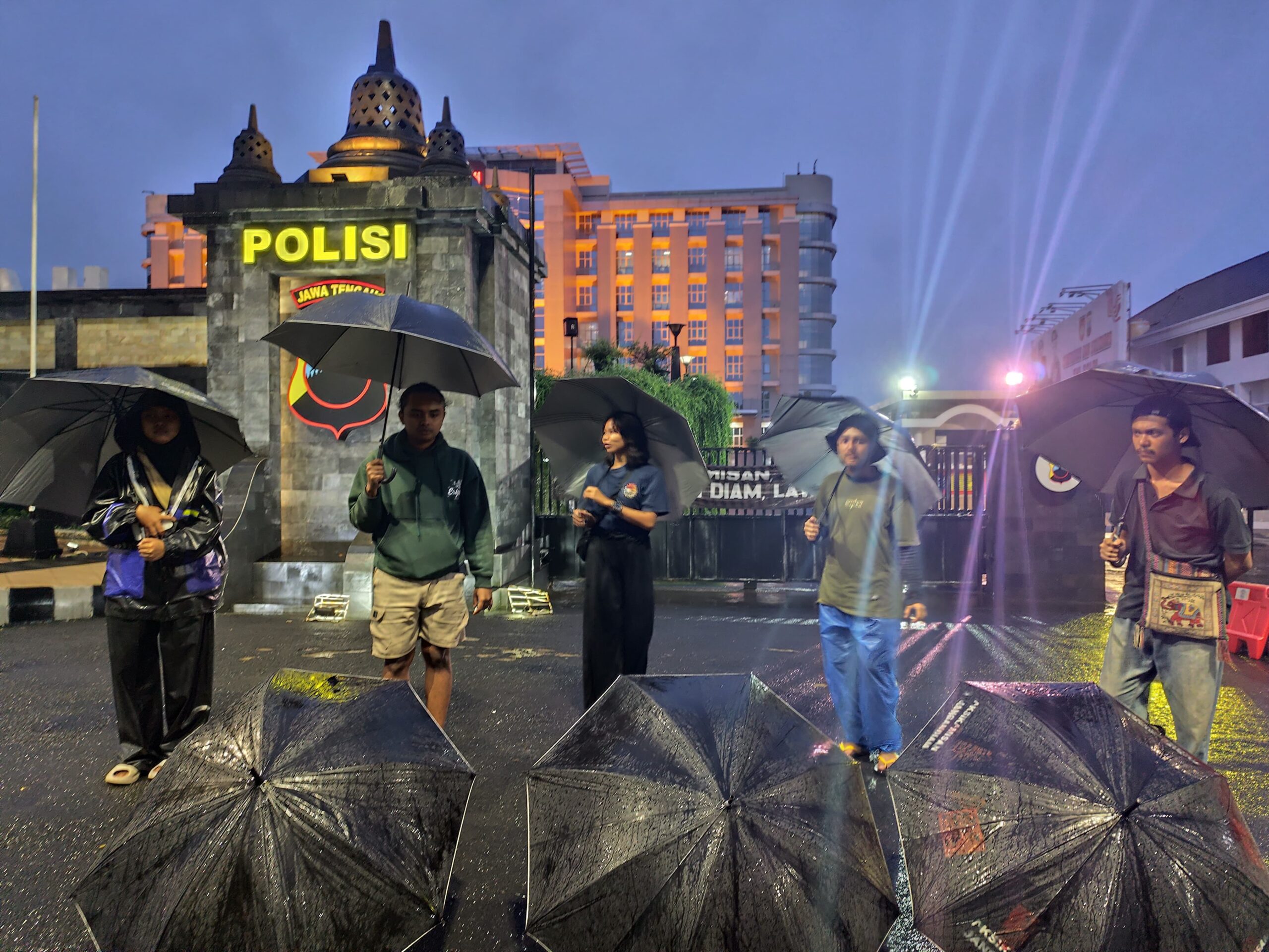 Aksi Kamisan Semarang di di depan Mapolda Jawa Tengah, Kamis, 6 Februari 2025.